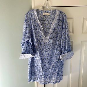 Gorgeous light and airy tunic in blue, white and green.
